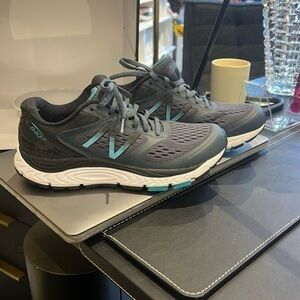 New Balance 840v4 Women's Size 7.5 Dark Grey Blue